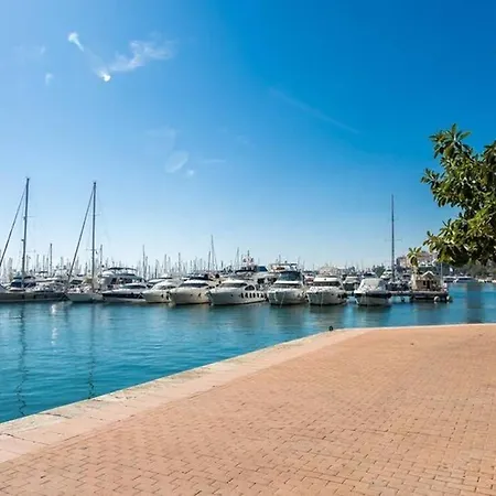 Sea View Apartment *